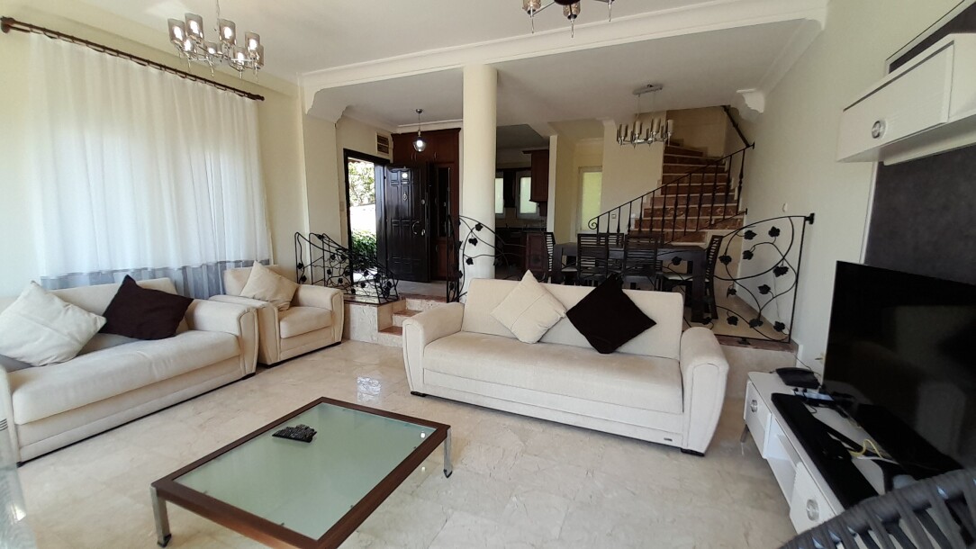 Goldcity'de  3+1 Ortak Havuzlu Villa-2