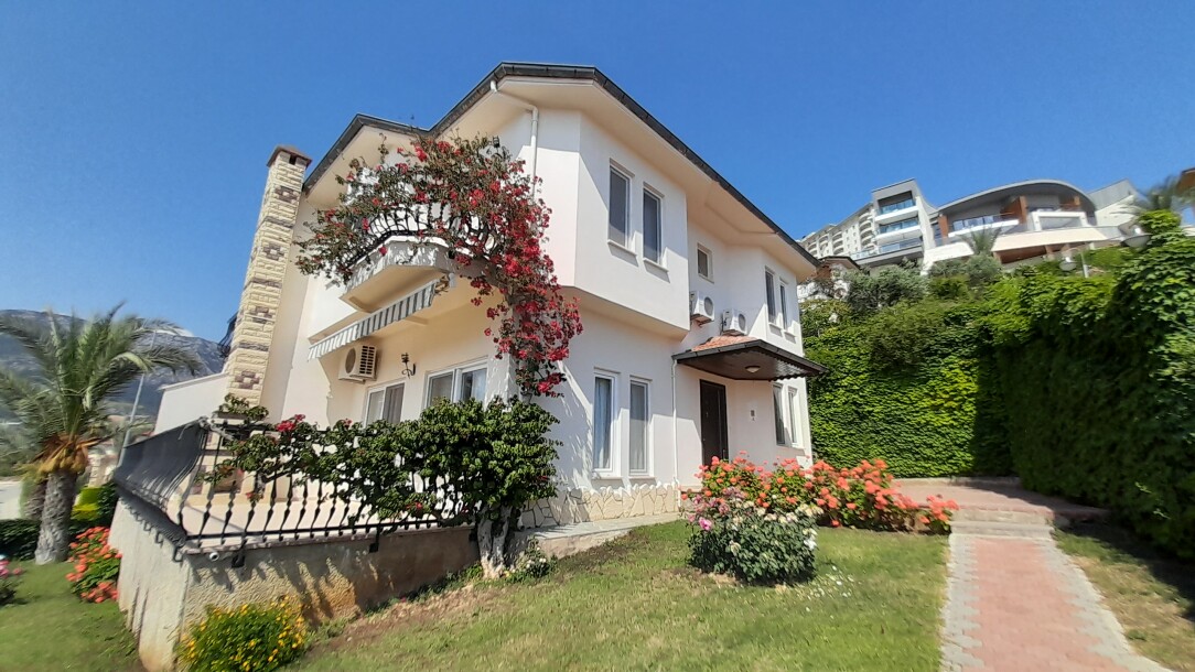 Goldcity'de  3+1 Ortak Havuzlu Villa-1