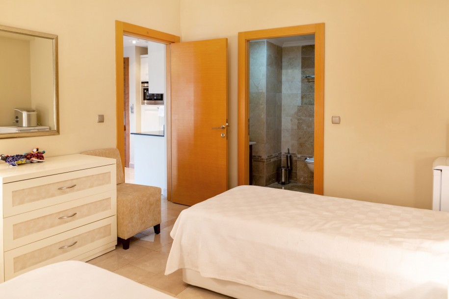 Резеденция в ГолдСити 2+1 ,  с видом на  море и Олимпийский бассейн-11