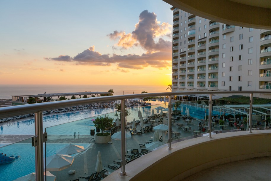 Резеденция в ГолдСити 2+1 ,  с видом на  море и Олимпийский бассейн-12