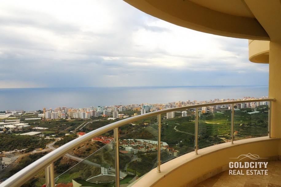 Резеденция в ГолдСити 2+1 пентхаус , с видом на море-1